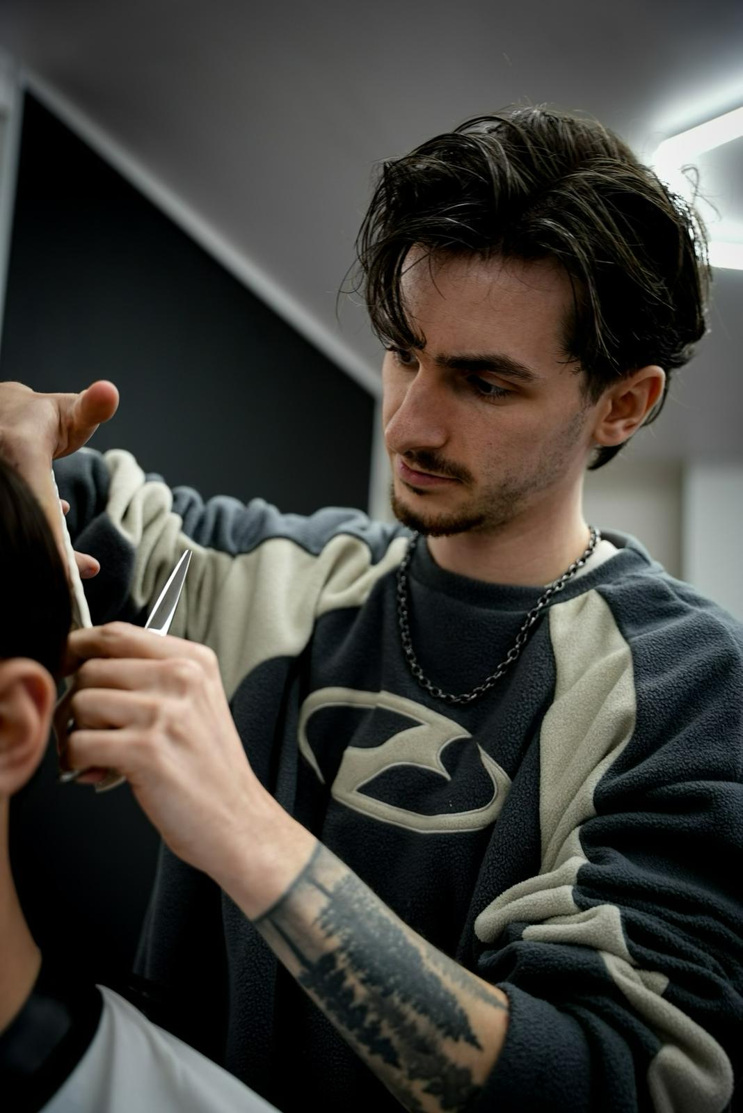 Jay Spicer cutting hair at ILL Fate Barber Co